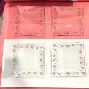 Pampered Chef Daisy dessert plates